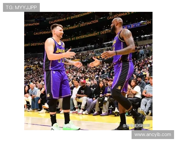 詹姆斯复出领衔湖人迎战勇士，东契奇状态火热带领独行侠冲击季后赛